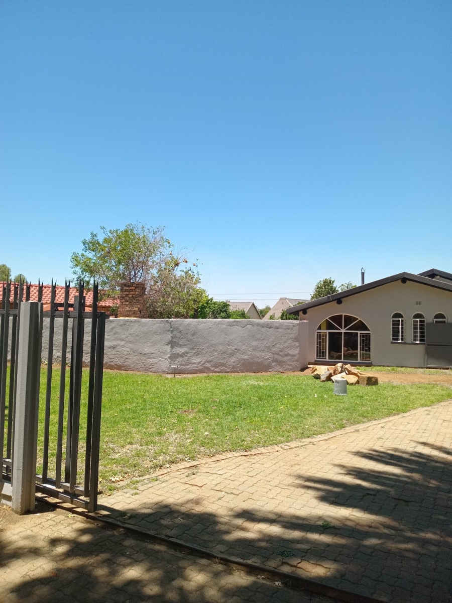 To Let 3 Bedroom Property for Rent in Vaalpark Free State